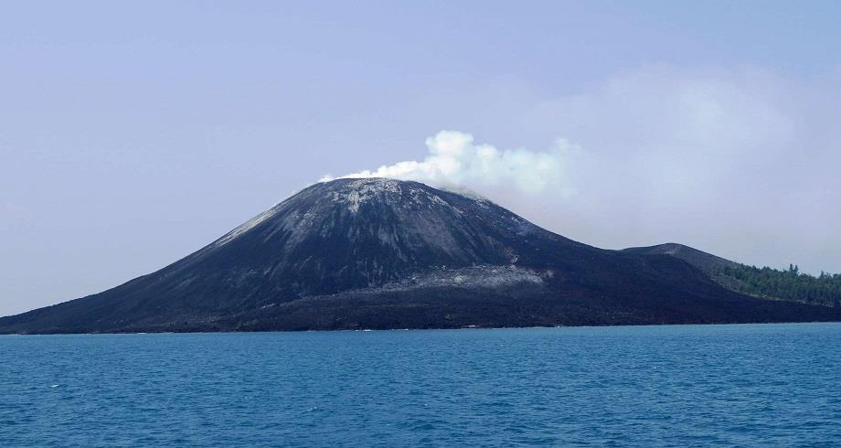 Indonésie: le niveau d'alerte du volcan Anak Krakatoa relevé à 3