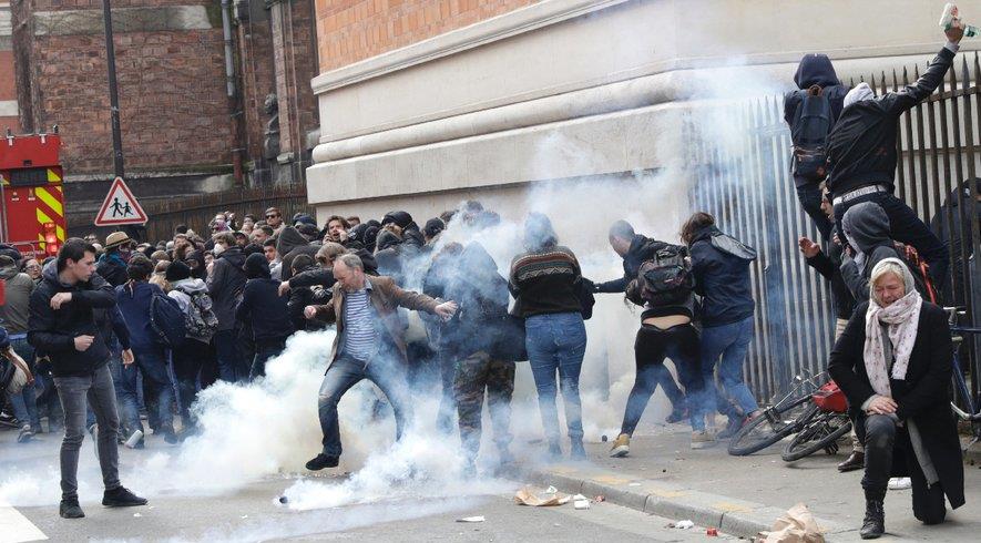 France: Heurts entre manifestants et police lors des manifestations du 1er mai