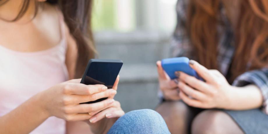 Prochaine rentrée scolaire: les téléphones portables interdits dans les écoles québécoises