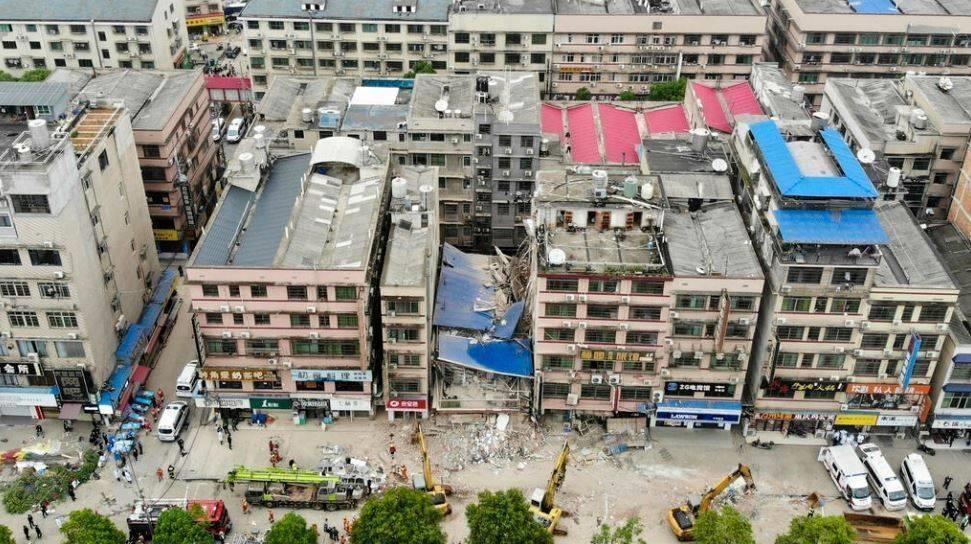 ارتفاع حصيلة انهيار مبنى في الصين إلى 53 قتيلا 
