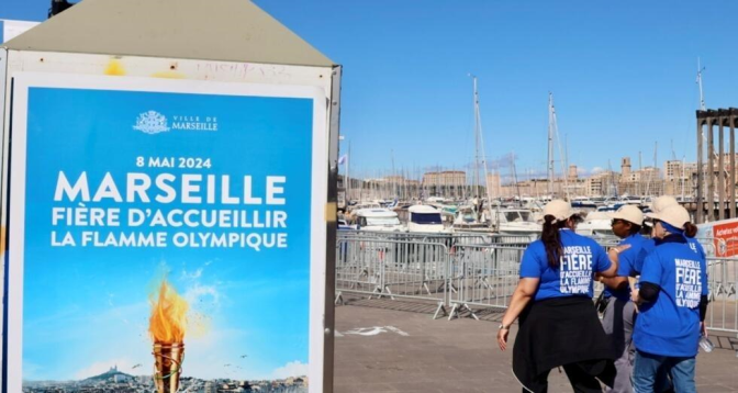 JO 2024: la flamme olympique arrive en France

