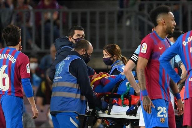 برشلونة يوضح بخصوص الحالة الصحية للاعبه أراوخو الذي أصيب بارتجاج في المخ