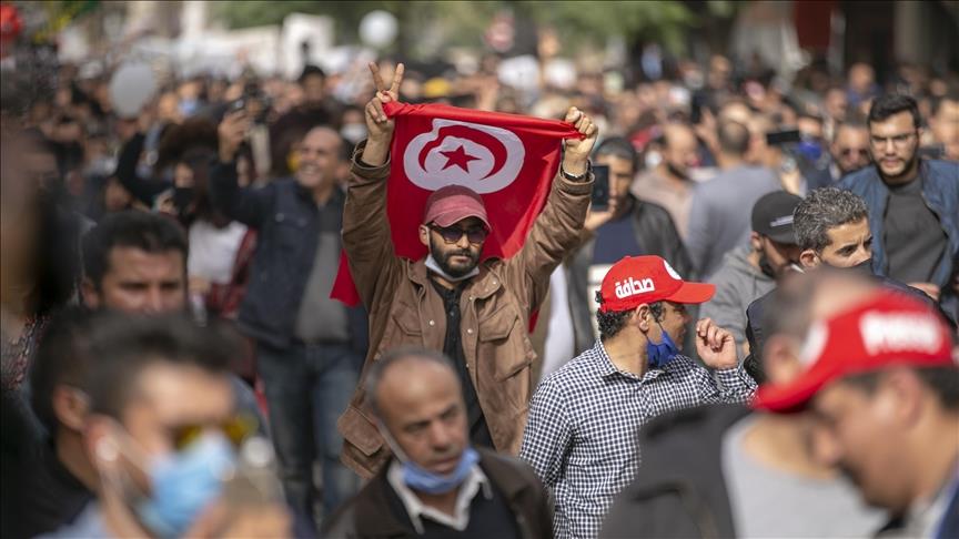 تونس: جبهة الخلاص الوطني تنظم أولى مظاهراتها ضد قيس سعيّد