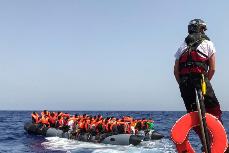 Près de 1.000 migrants traversent la Manche en une journée