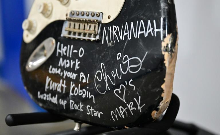 USA: Une guitare signée par Kurt Cobain vendue pour près de 600.000 dollars