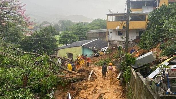 البرازيل .. حصيلة ضحايا الأمطار الغزيرة ترتفع إلى أكثر من 44 قتيلا و56 مفقودا