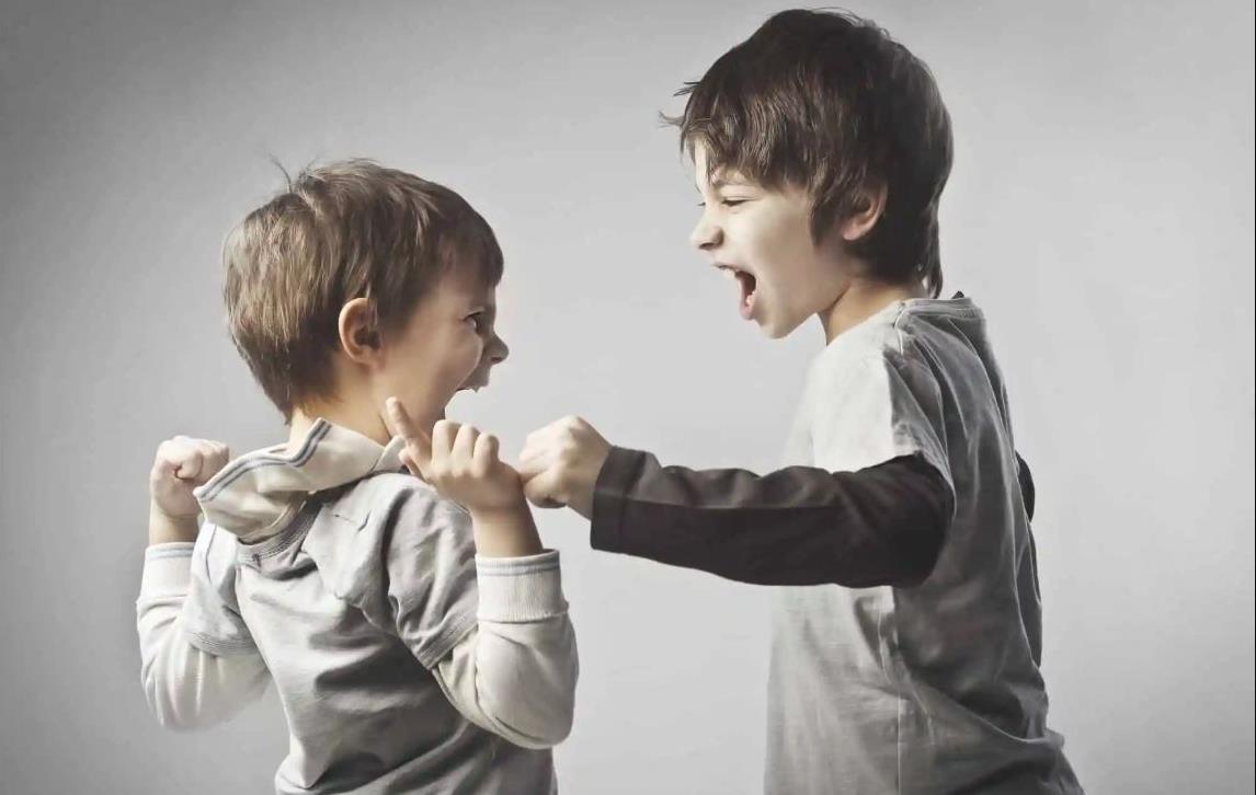 أبنائي يتشاجرون ..كيف أكون المربي الحكيم؟