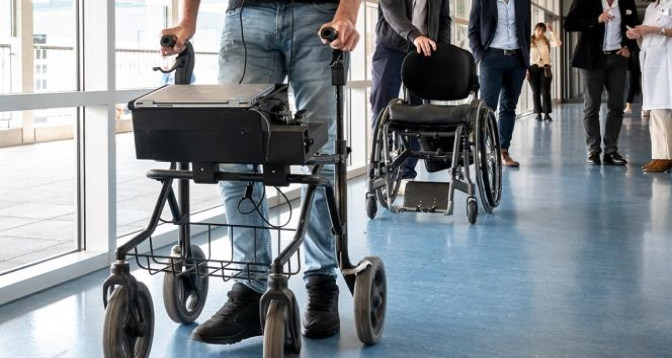 Un paraplégique retrouve le contrôle de la marche par la pensée grâce à la technologie