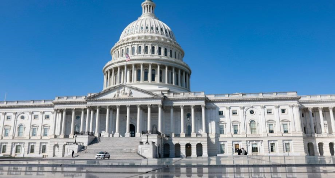 Le Sénat US adopte un projet de loi pour bloquer le programme d’allègement des prêts étudiants