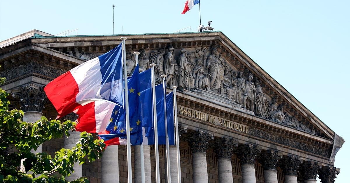 فرنسا تعتزم طرد "أي أجنبي أدين بارتكاب أعمال خطيرة"
