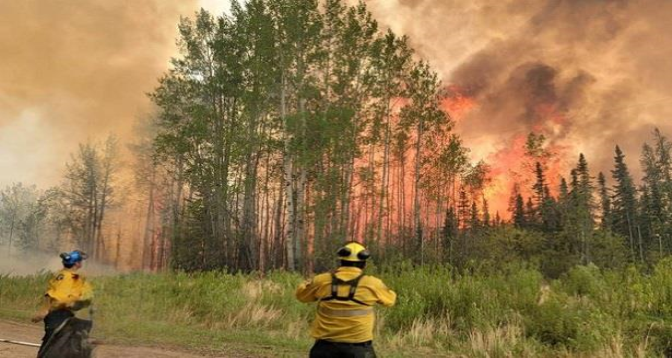 حرائق الغابات تنتشر شرق كندا والسلطات تضطر لعمليات إجلاء في كيبيك