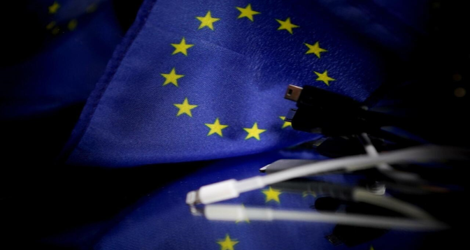 الاتحاد الأوروبي يفرض شاحنا موحدا لجميع الأجهزة الإلكترونية المحمولة
