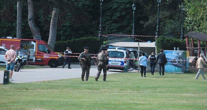 إصابة 7 أشخاص بينهم 6 أطفال بهجوم بسكين في أنسي الفرنسية