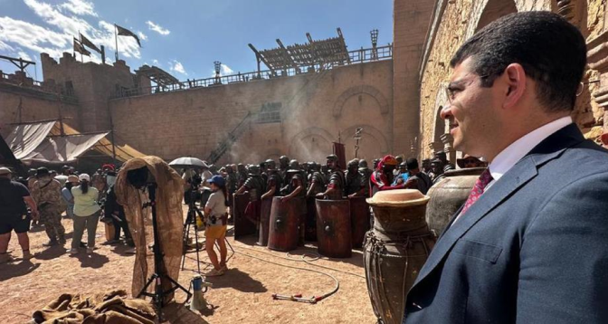 بنسعيد يزور موقع تصوير فيلم "غلادياتور2" إثر حريق بسيط نشب بالاستوديو