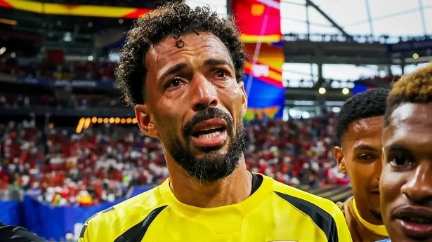 فوزينيا يذرف "دموع الصمود" بعد أدائه البطولي أمام إسبانيا
