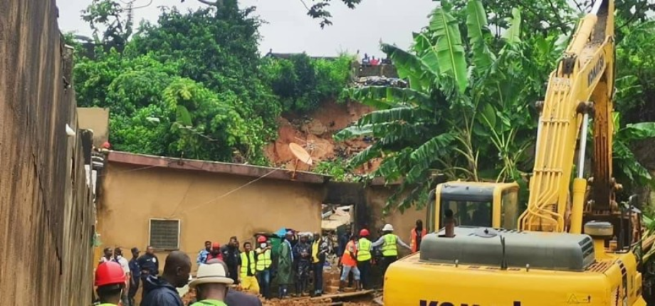 Au moins 5 morts dans un éboulement après des pluies diluviennes à Abidjan