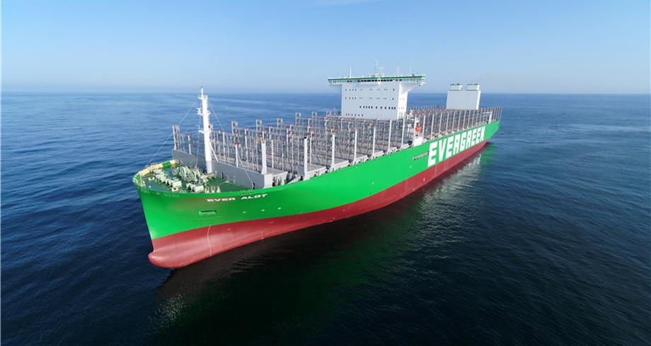 شركة صينية تسلم أكبر سفينة حاويات في العالم