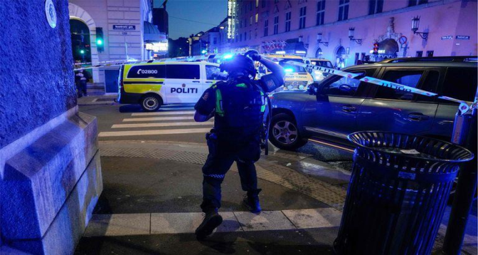 Deux morts et 21 blessés dans une fusillade à Oslo (police)