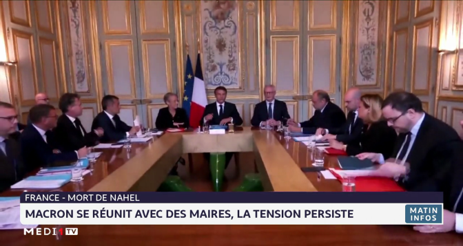 France : Macron se réunit avec des maires