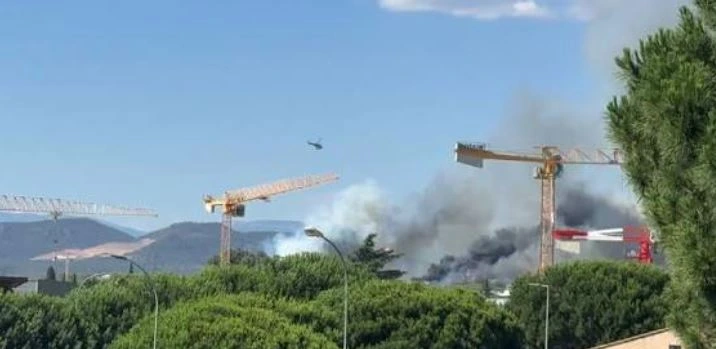 Barcelone:  plusieurs zones résidentielles confinées en raison d'un incendie de forêt
