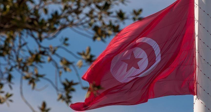 أي سياق لتجميد حسابات مصرفية لعشر شخصيات تونسية؟