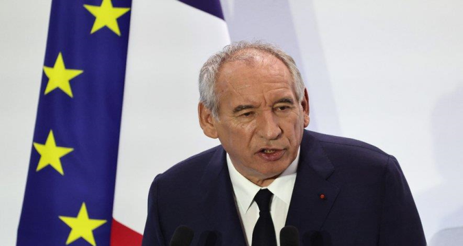 Incendie en France : François Bayrou appelle à agir face au réchauffement climatique