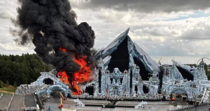 En vidéo...la scène principale du festival Tomorrowland ravagée par les flammes 