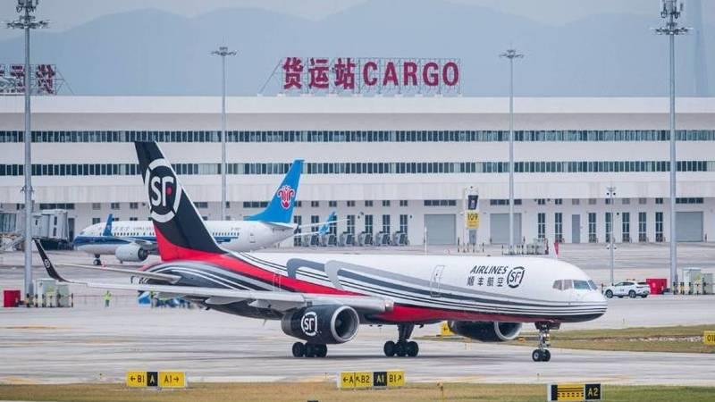 الصين تدشن أول مطار محوري للشحن بآسيا 