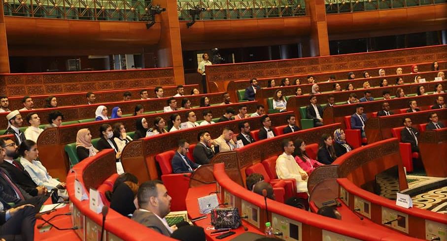 البرلمان المغربي للشباب يدعو إلى التكوين والمواكبة في مجال الاستثمار