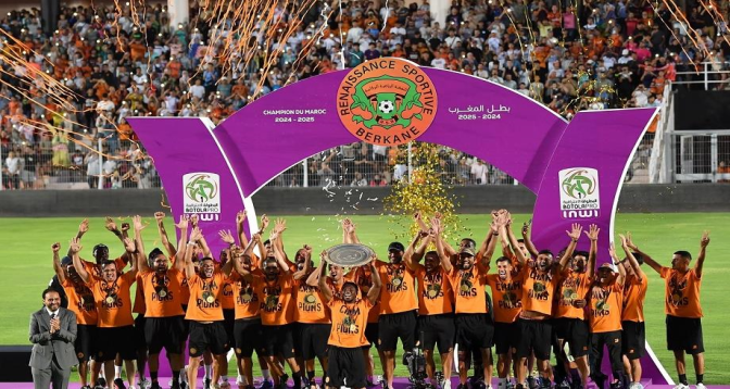 La Renaissance Berkane reçoit le trophée de la Botola Pro D1 "Inwi"