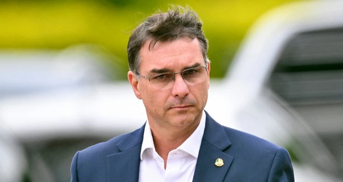 Brésil : Flavio Bolsonaro entre officiellement dans la course à la présidentielle