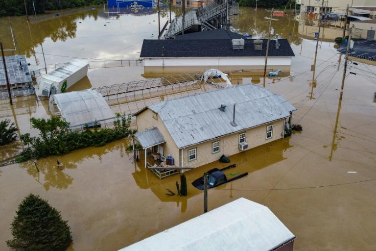 ارتفاع عدد ضحايا فيضانات كنتاكي في الولايات المتحدة