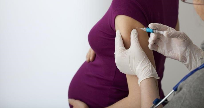 Covid-19: risque confirmé pour les femmes enceintes non vaccinées 
