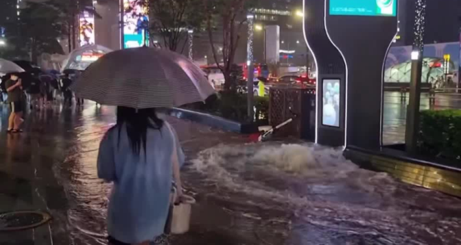 انحسار الأمطار الغزيرة في سيول وأضرار جسيمة بسبب الفيضانات في كوريا الجنوبية 