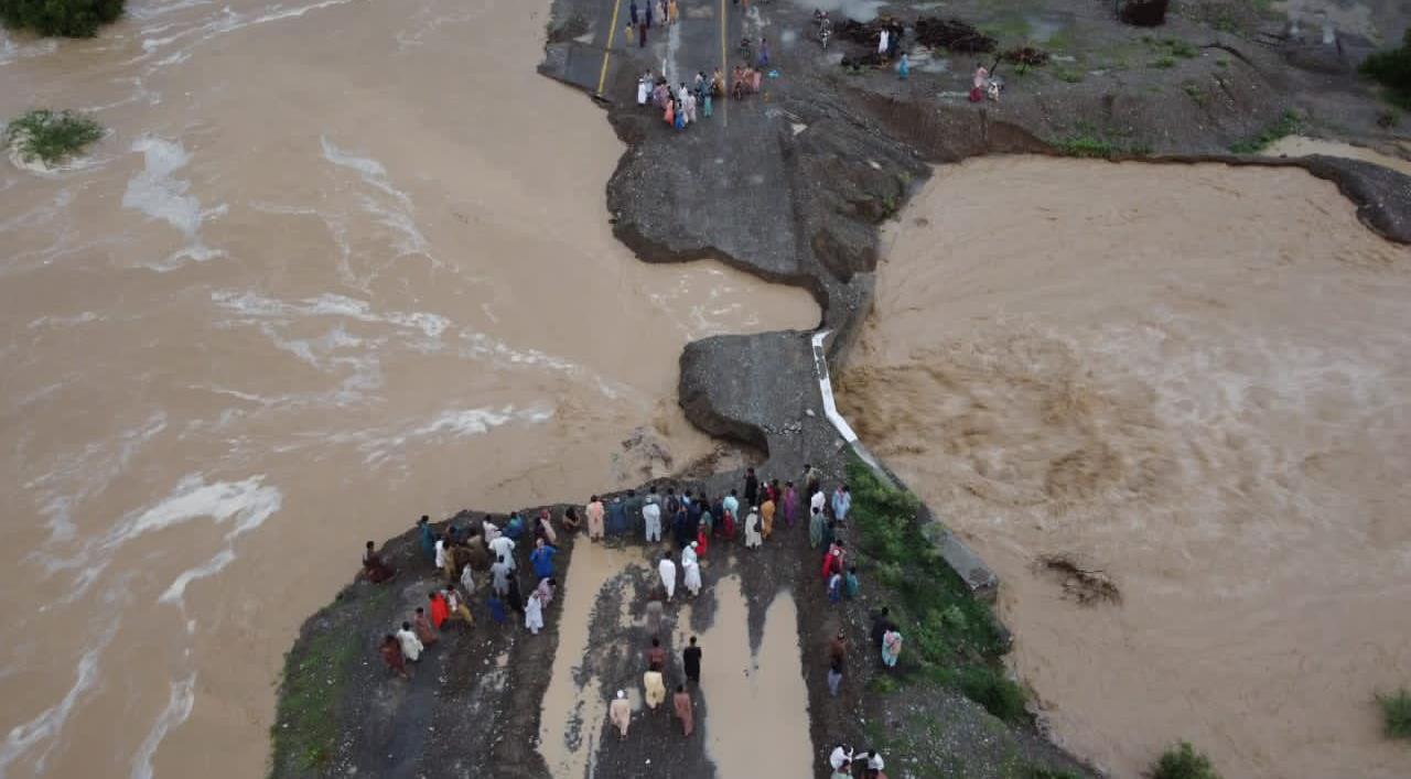 مصرع 27 شخصا وإصابة 87 آخرين في فيضانات باكستان