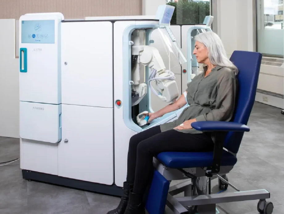 Repérer la veine, piquer, prélever… Ce robot réalise une prise de sang en autonomie