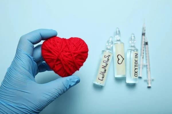 دراسة جديدة .. "هرمون الحب" يعالج تلف خلايا "القلوب المكسورة"