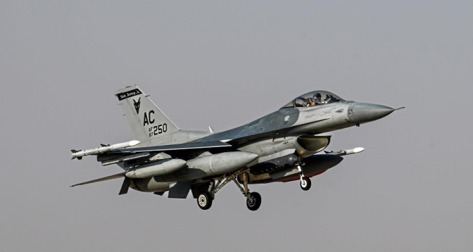 USA : des pilotes ukrainiens commencent leur entraînement sur des avions F-16