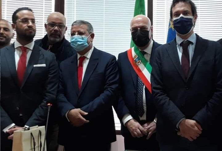 Anniversaire de la Marche verte: Remise de l'accord de jumelage Dakhla/Crotone aux autorités de la ville italienne