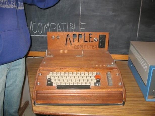 مزاد في كاليفورنيا على نسخة من أول جهاز كمبيوتر أنتجته "آبل"