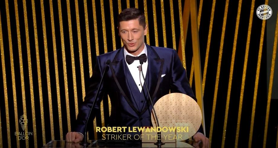 Robert Lewandowski remporte le Prix du buteur de l'année