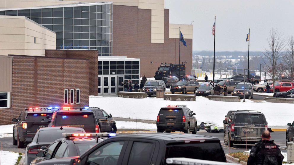 مقتل ثلاثة طلاب وستة جرحى بينهم معلم في إطلاق نار بمدرسة أمريكية