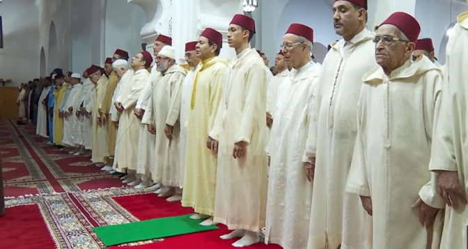 Prières rogatoires accomplies à Rabat en présence de SAR le Prince Héritier Moulay El Hassan et de SAR le Prince Moulay Rachid