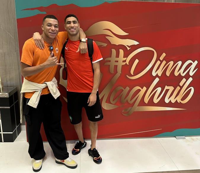 Kylian Mbappé félicite Hakimi après la qualification historique du Maroc 