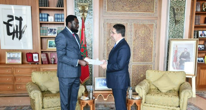 Nasser Bourita reçoit le ministre gambien des AE, porteur d’un message écrit à SM le Roi du président de la Gambie