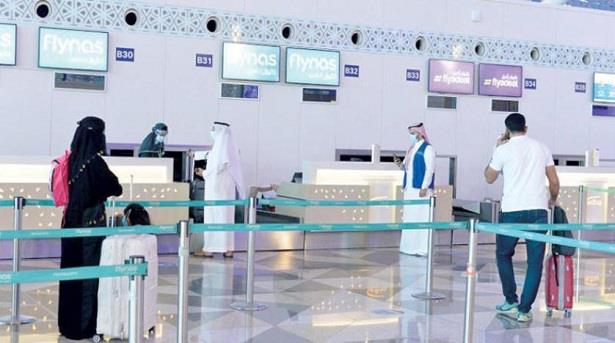 السعودية توصي مواطنيها بتجنب السفر خارج البلاد