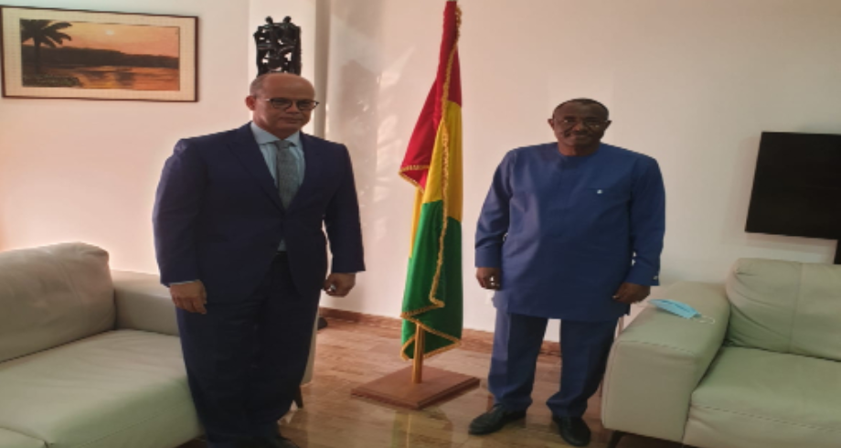 الوزير الأول الغيني يستقبل السفير المغربي في نهاية مهامه في كوناكري